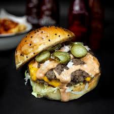 El 28 de mayo se celebra el día internacional de la hamburguesa. Saca Tu Lado Tragon Con Las Promociones En El Dia De La Hamburguesa