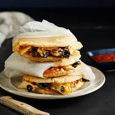 Pita Pizza Calzone Recept In 2020 Pita Pizza Voedsel Ideeen Barbecuerecepten