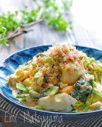 レンジで簡単！小松菜とゆで卵の和風おかかマヨサラダ | クラシル | レシピや暮らしのアイデアをご紹介