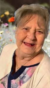 Amanda Benton's Instagram, Twitter & Facebook