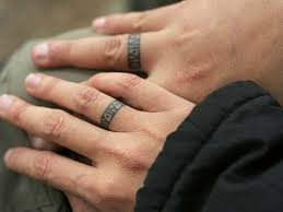 Wedding Ring Tattoos Couples Sevgili Yuzuk Parmagi Dovmeleri Dovme Eslesen Dovmeler Sevgili Dovme