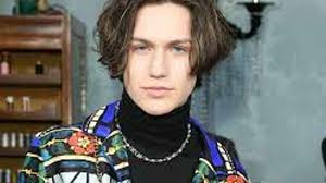 Chase Hudson Biography, Birthday, Career, Age, Height and Net Worth