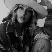 Kendra Broderick's Instagram, Twitter & Facebook