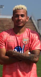 Tal como sucedió en el de boyacá chico sobre los dieciséis minutos de juego vergara marcó el primer gol del compromiso y tres minutos más tarde tuvo que salir por. Envigado Futbol Club A Twitter Duvan Vergara Nuestro 11 Se Queda En Casa Hoy En Horas De La Tarde El Jugador Renovo Contrato Con Nosotros La Cantera De Heroes En Envigado Fc
