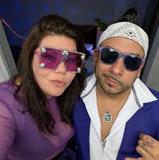 HELP WANTED: FULL TIME, PART TIME LOOKING FOR ENERGETIC, CUSTOMER FRIENDLY  PEOPLE FOR OUR STORE & PICK YOUR OWN AREAS. JOIN OUR FUN TEAM! MANY  POSITIONS AVAILABLE- CASH REGISTER, DONUT MAKER, KITCHEN