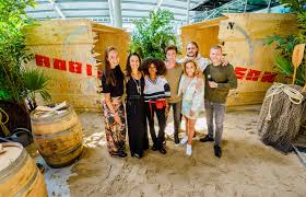 Ze won vorig jaar expeditie robinson met een combinatie van veerkracht, kalmte en doorzettingsvermogen. Hier In Utrecht Kijk Je De Finale Van Expeditie Robinson Samen Met De 20 Expeditieleden Indebuurt Utrecht