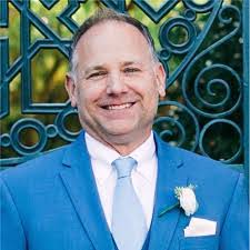 Arya Danesh's Instagram, Twitter & Facebook