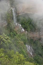Katoomba falls cannot fail to dazzle as they cascade down the cliffs, and the opportunity to stop for a quick cup of coffee in katoomba falls kiosk makes this walk all the more appealing. Katoomba Falls Waterfall In The Blue Mtns Near Echo Point