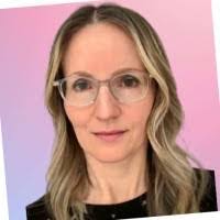 Kara Riley's Instagram, Twitter & Facebook