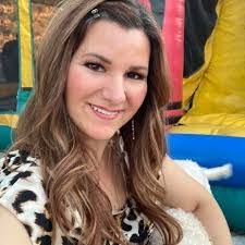 Kelly Gutierrez's Instagram, Twitter & Facebook