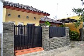 Pagar rumah minimalis ini cukup sederhana, besi dipasang secara vertikal dengan jarak agak renggang. Model Pagar Tembok Rumah Minimalis Type 36 Rumah Joglo Limasan Work