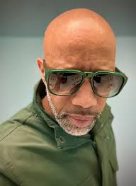 Been silent these past few days 😒 So allow me to re-introduce myself, my  name is : … with the iconic Buckley Pine.