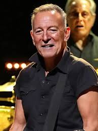 Back Stage. #bruce #stellamccartney #singersongwriter #estreetband  #estreetfans #springsteen #springsteenfans #theboss #glastonbury #uk  #credit2thephotographer