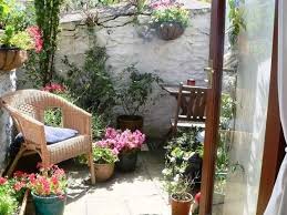 Small Courtyards Garden Tiny Garden Ideas Courtyard Garden Backyard Garden Design