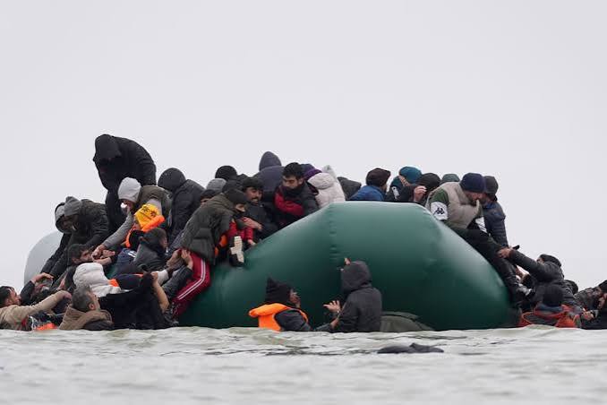 Migrants leave France hours after Mahmood fails to agree new beach patrol deal | The Standard