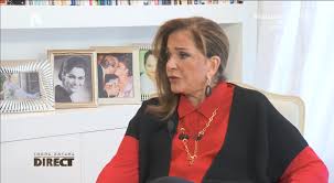 Η ντόρα μπακογιάννη απολαμβάνει τις καλοκαιρινές της διακοπές στην κρήτη, μαζί με την οικογένειά της. Ntora Mpakogiannh H Fwtografia Ths Sias Kosiwnh Nyfhs Kai To Sxolio Ths Stamatinas Tsimtsilh Znews