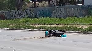 Ebrard, hoy secretario de relaciones exteriores, dijo vía twitter que se deben investigar las causas. Su Cabeza Quedo Dentro Del Casco Su Cuerpo Y La Motocicleta Siguieron Avanzando
