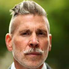 My man Tom rocking his holiday hair cut. What a stud muffin 😎