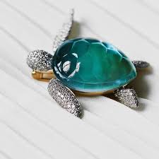 Feel The Sea Breeze With Vhernier S Tartaruga Brooch In 18k White Gold Chrysophrase White Mother Of Pearl Rock Cyrstal And Diamonds Vhernierbrooches Vhern