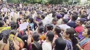 अहमदाबाद: 10वीं के छात्र की हत्या, स्कूल में हंगामा, पुलिस का हस्तक्षेप - Imagen principal del artículo