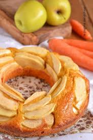 Grattugiate le carote e distribuitele su di un canovaccio. Ciambellone Alle Mele E Carote Grattugiate Torta Soffice Con Le Mele La Pagina Del Goloso
