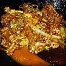 Andai menikmatinya di restoran makanan laut, harga pastinya sangat mahal. Ketam Goreng Bercili Telur Masin
