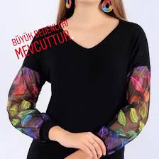 Sahane Bir Bluz Sectik Sizler Icin Cilek Kumas V Yaka Kollari Tul Uzerine Renk Renk Yaprak Detayli Cok Sik Sirt Kismi V Tul Kapli Bluzumuz S M L Xl 2 I 2020