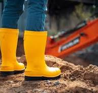 What Is the Difference Between Safety (PPE) Wellington Boots ...