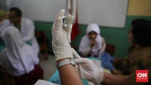 Kanker serviks adalah pertumbuhan abnormal yang terbentuk pada serviks. Cegah Sebaran Kanker Serviks Pria Juga Disarankan Vaksin Hpv