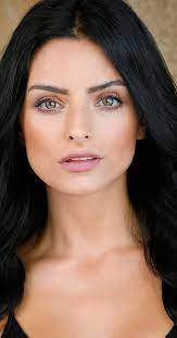 Aislinn derbez se sienta vieja con el tema de los tatuajes y esta es la razón. Aislinn Derbez Imdb