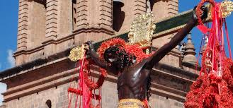 Juan pablo olyslager, diane bathen, mauricio armas and others. Senor De Los Temblores Procession In Cusco Aracari Travel