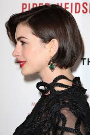 Il castano moka è tra le scelte più cool per le more. Taglio Capelli Medio Corto 2015 Donna Di Anne Hathaway Visto Di Profilo