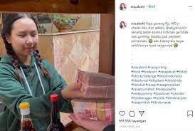 Sisca bersama adiknya, aliyyah kohl kerap membuat video review barang, mukbang, dan memasak makanan mahal. Heboh Video Sisca Kohl Diprank Reaksinya Panen Pujian