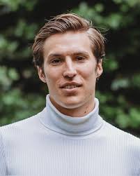 Alexandria's Sam Landa Brings an Electrifying Acrobatic Hamlet to the DMV