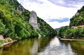 Traversata de apele dunarii, românia are un scenariu sensibil, incluzand frumosii si. Atractii Turistice Romania