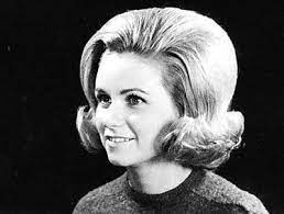 Google Image Result For Http 4 Bp Blogspot Com 5aq7fwt4cx8 Tchr V0z Qi Aaaaa Sixties Hair Womens Hairstyles 1960s Hair