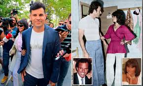 Julio iglesias news, gossip, photos of julio iglesias, biography, julio iglesias girlfriend list 2016. The Mother Of Julio Iglesias Lovechild Speaks Out For The First Time Daily Mail Online