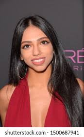 3,854 Us Singer Images, Stock Photos, 3D objects, & Vectors