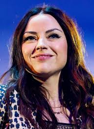 Amy Mac's Instagram, Twitter & Facebook