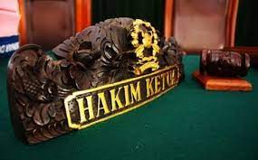 Check spelling or type a new query. Pengacara Mengamuk Di Ruang Sidang Mantan Hakim Tidak Usah Jadi Advokat Jadi Petinju Aja Warta Kota