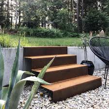 Yeah Endlich Eine Richtige Gartentreppe Keine Gestapelten Wackeligen Waschboxen Mehr Die Treppe Ist Nur Aus Einfachem Stahl W Gartentreppe Treppe Garten