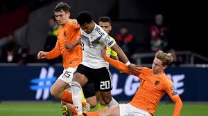 Gegen estland sieht emre can in der 14. Deutschland Niederlande Em Qualifikation Heute Live Im Tv Und Live Stream Ubertragung Fussball