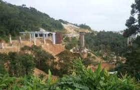 Hujan lebat sejak awal petang semalam yang bertembung dengan air pasang dikesan sebagai antara punca mengakibatkan banjir buruk di pulau. Kejadian Tanah Runtuh Archives Malaysiagazette