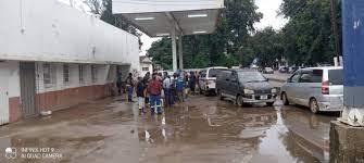 The fuel shortage that hit some parts of the copperbelt province over 3 weeks ago has persisted with kitwe badly hit, a situation that has resulted in long queues at different filling stations that periodically has fuel available within the city. Byta Fm Zambia Fuel Shortage In Mazabuka Worsens The Fuel ÙÙŠØ³Ø¨ÙˆÙƒ