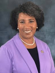 Renita Berry's Instagram, Twitter & Facebook