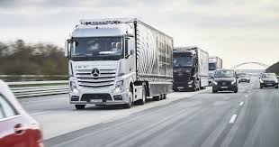 Mercedes Benz Truck Platoon News Specs Details Digital Trends Mercedes Truck Mercedes Benz Trucks Trucks