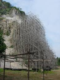 Ever Wonder How People In Other Parts Of The World Scaffold Their Projects Scaffolding Bamboo Architecture Bamboo Structure