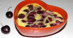 « monté » à paris il y a trente ans, laurent mariotte a animé nombre d'émissions télé et radio avant de se tourner vers la cuisine en 2005, décrochant j'aime le côté express de ces desserts. Clafoutis Aux Cerises De Laurent Mariotte Recette Par Ca Ne Sent Pas Un Peu Le Brule La