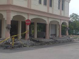 4 salinan sijil kelayakan menduduki bangunan ( cf ) atau permit bangunan sementara. Dap Gesa Kerajaan Bn Johor Siasat Segera Bangunan Rosak Akibat Gegaran Roketkini Com