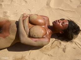 Kiihkeitä hiekkaveistoksia - Hegre **Porno**